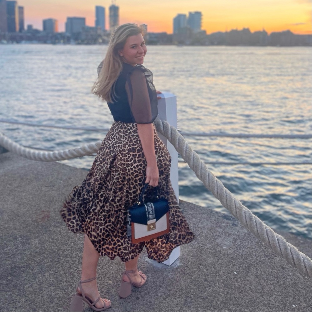 Meet your Posher, Gabriela